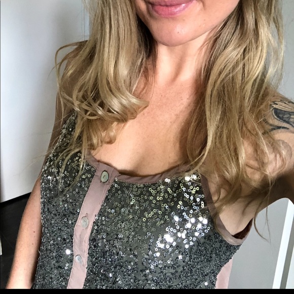 ⭐️5/$30 Daytrip- Sequinned tank - Picture 2 of 7